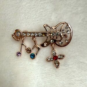 Elegant Musical Guitar & Nots Brooch with Rhinestones NWOT